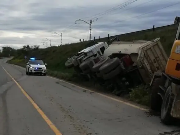 Cami&oacute;n accidentado cerca de Marcilla