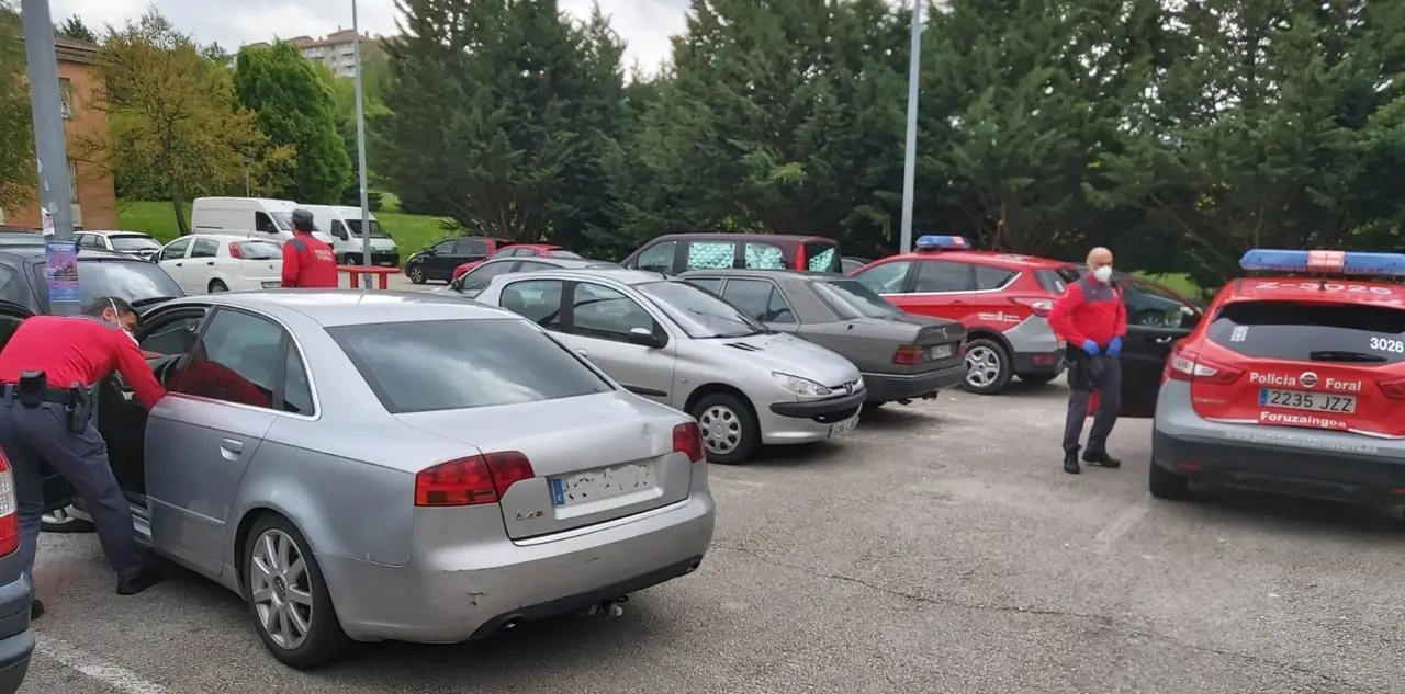 Polic&iacute;a Foral controlando los motivos de movilidad