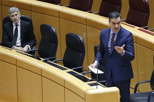 El presidente del Gobierno, Pedro S&aacute;nchez, ha defendido en el Senado la pr&oacute;rroga del estado de alarma y el plan de desescalada como instrumentos para preservar la vida de los ciudadanos y alcanzar la nueva normalidad