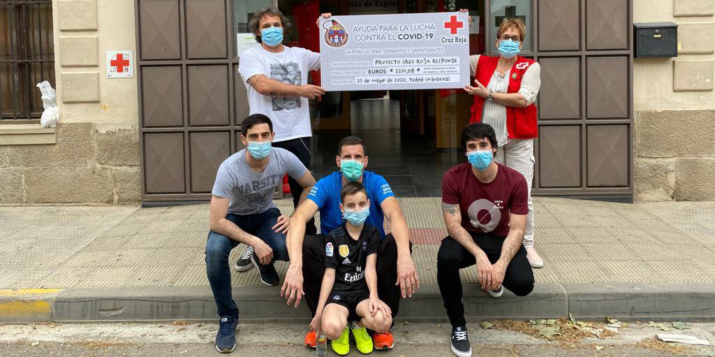 Entrega del cheque de la TEBA a Cruz Roja