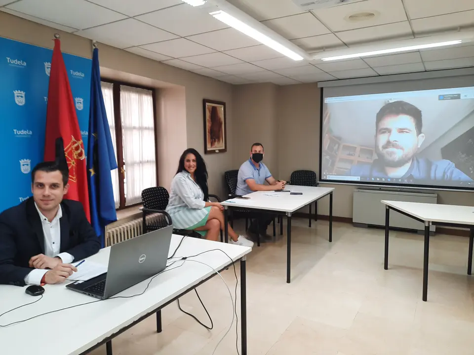 Rueda de prensa explicando las medidas
