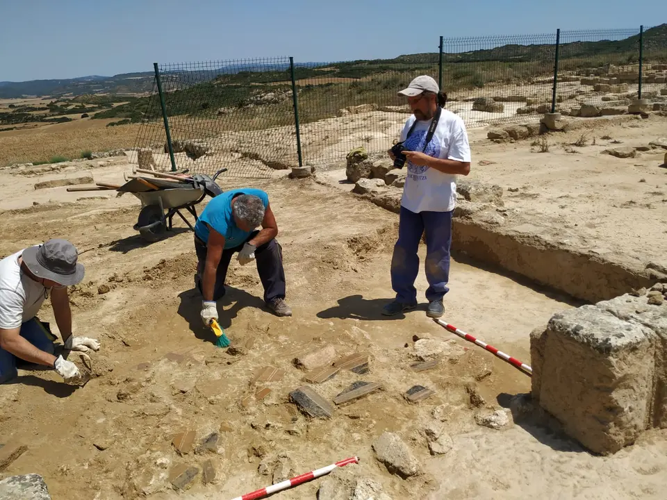 PINTURAS ENCONTRADAS EN LOS BA&Ntilde;ALES