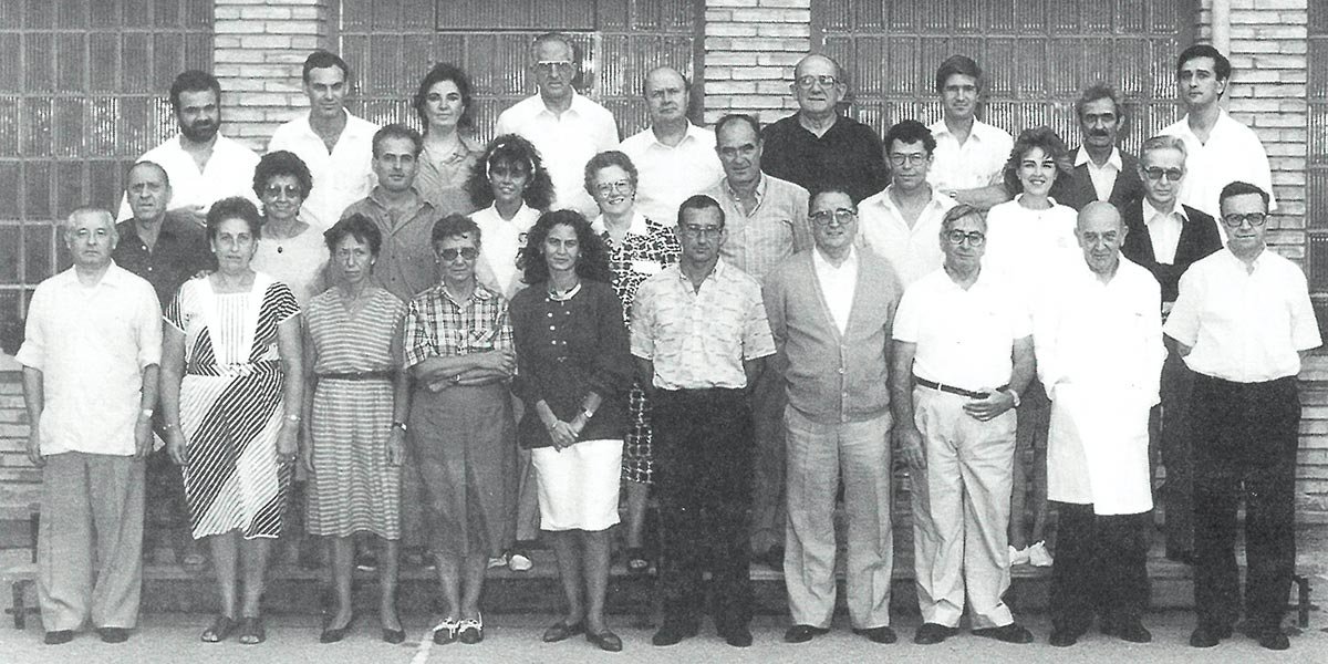 Algunos de los docentes y colaboradores del año 1988. A la derecha nos encontramos al padre José Antonio Castellot, con quien hablamos