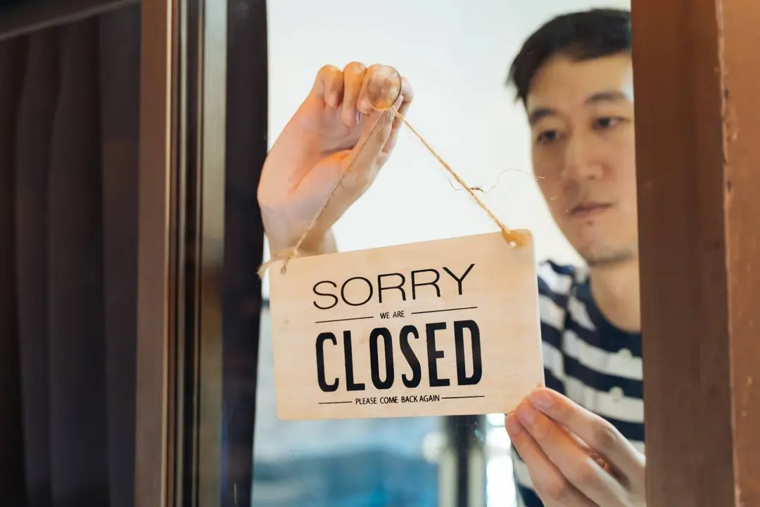 En Espa&ntilde;a multitud de comercios regentados por personas de origen chino cerraron sus puertas semanas antes de decretarse el estado de alarma / &copy; Adobe Stock