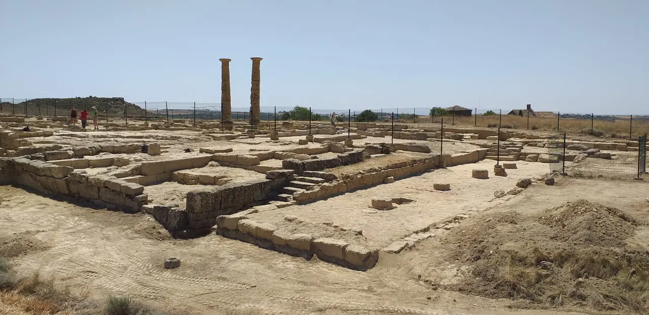 La campa&ntilde;a de excavaci&oacute;n en Los Ba&ntilde;ales ha sacado a la luz importantes vestigios (un almac&eacute;n, un edificio que tendr&iacute;a dos plantas, un vertedero...)