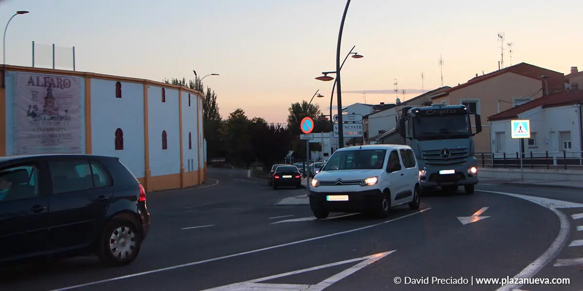 El &uacute;nico acceso habilitado para entrar y salir de Alfaro ha estado colpasado esta ma&ntilde;ana