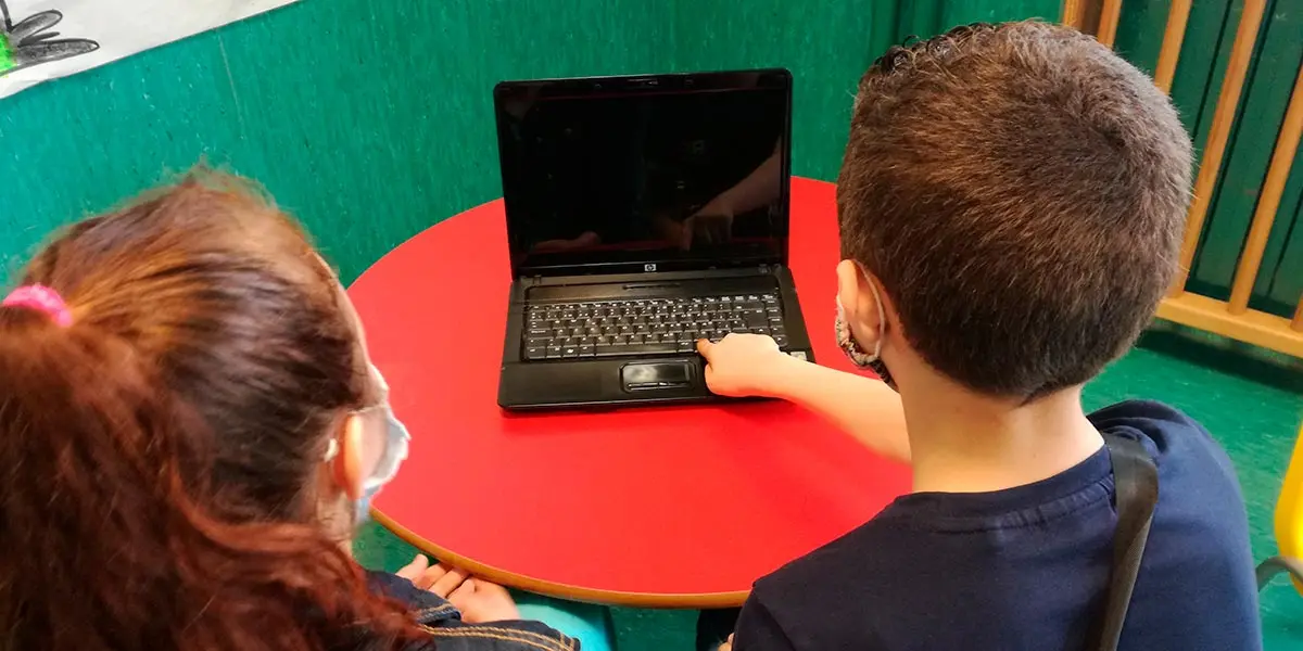 Los ni&ntilde;os y ni&ntilde;as cincovilleses que han participado en el proyecto de digitalizaci&oacute;n y alfabetizaci&oacute;n durante el verano han podido acceder a actividades y tareas gracias a las nuevas tecnolog&iacute;as