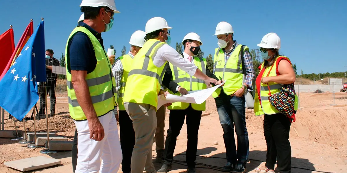 Acto de colocaci&oacute;n de la primera piedra del Complejo deportivo