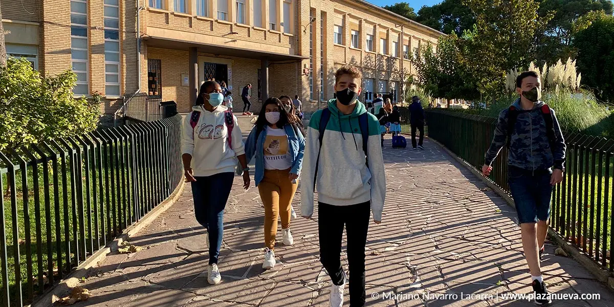 J&oacute;venes en el inicio del curso en La Anunciata
