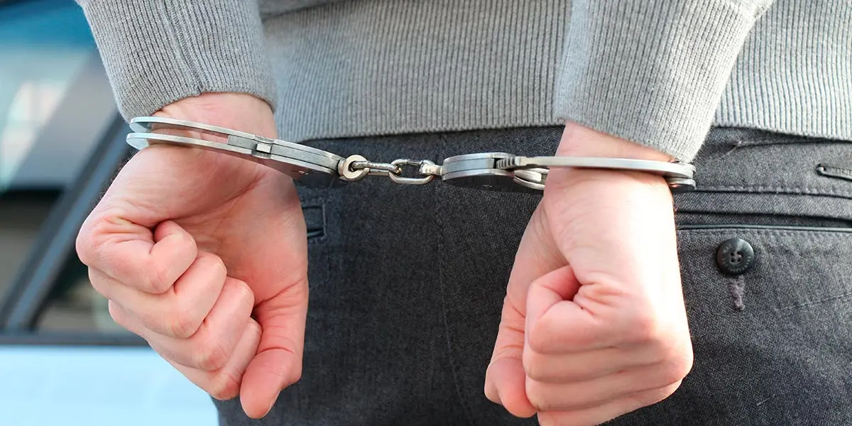 polic&iacute;a arresto detenido detenci&oacute;n bloqueo c&aacute;rcel esposas manifestasci&oacute;n concentraci&oacute;n v&aacute;ndalo disturbios 1