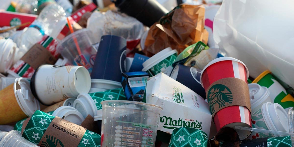 basura desperdicio vasos plasticos envases