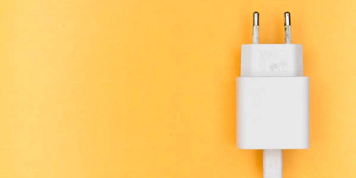 enchufe luz corriente energ&iacute;a ahorro energ&eacute;tico ahorrar 2