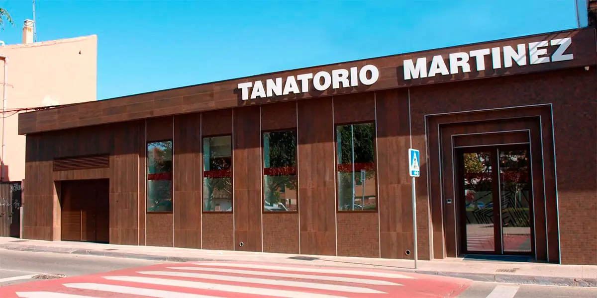 Tanatoro Mart&iacute;nez fachada