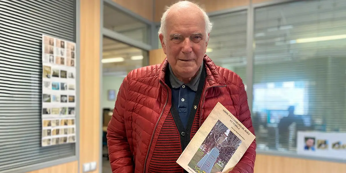 Luis Mar&iacute;a Mar&iacute;n Royo con su nuevo libro sobre los Jesuitas en Tudela
