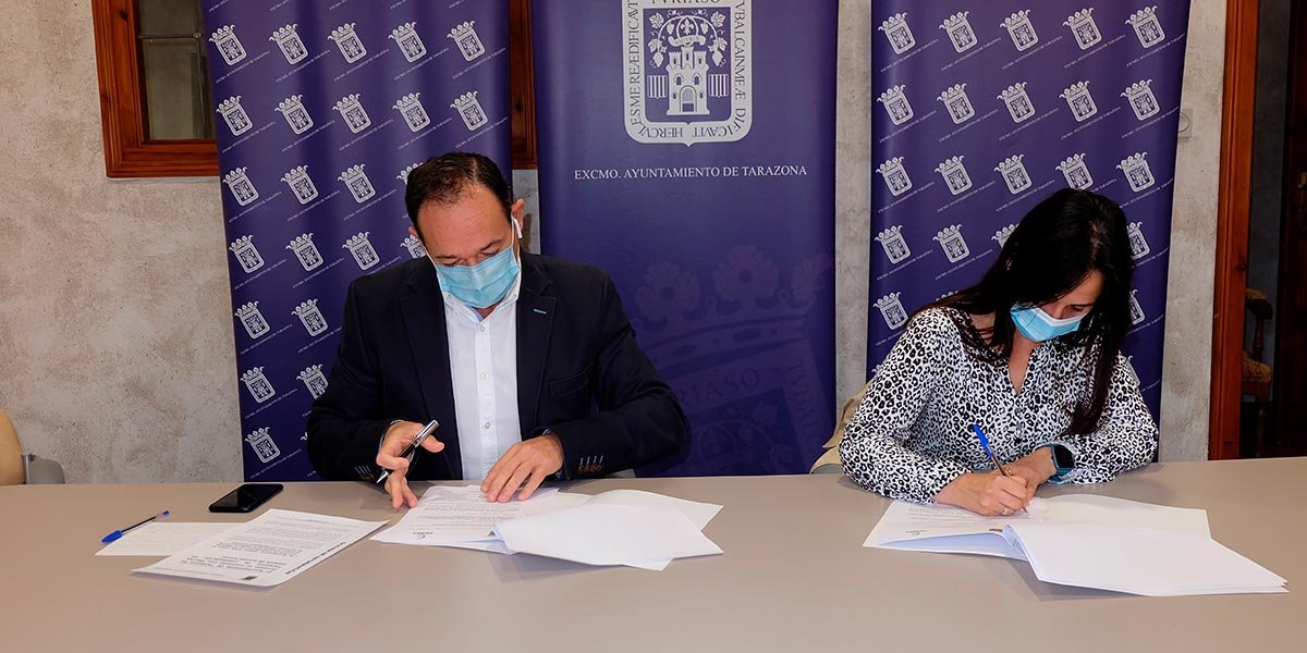 Firma del convenio de colaboración del Ayuntamiento de Tarazona con Pierres