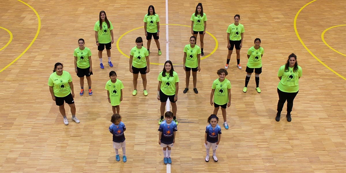 Jugadoras de las categorías inferiores con jugadoras del Senior Femenino GCH Garbayo Chivite Cintruénigo FS 2