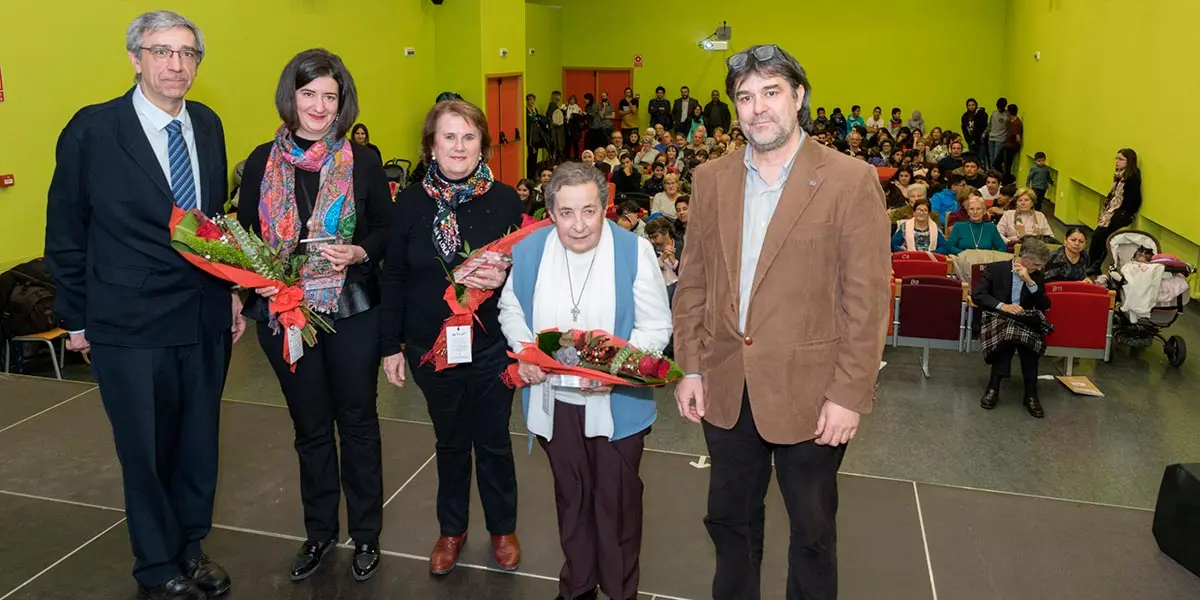 Jos&eacute; &Aacute;ngel Garc&iacute;a, primero por la derecha