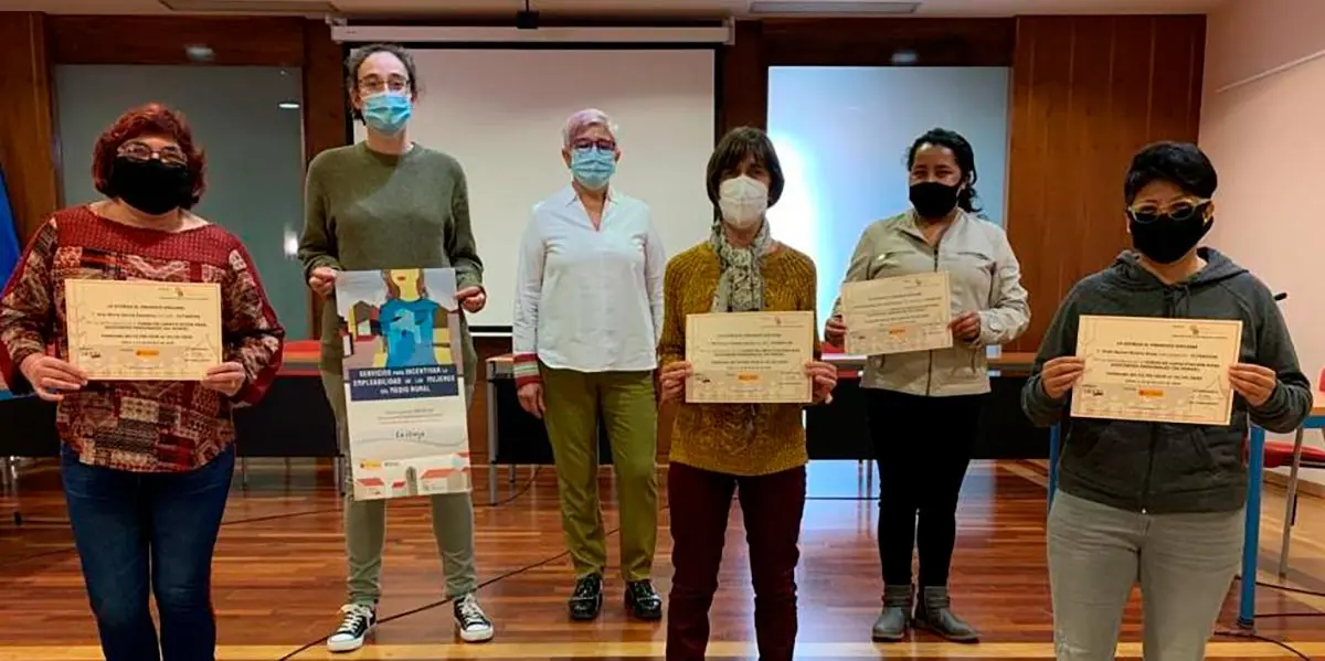 Entrega de diplomas a las asistentes durante los d&iacute;as 15 y 16 de octubre 2