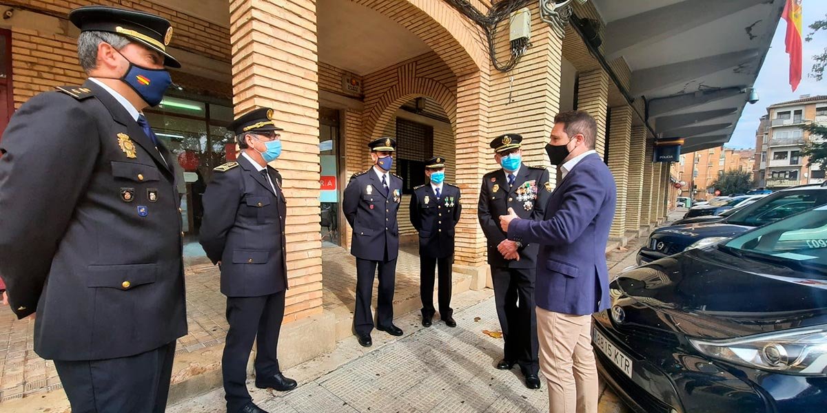 Primer contacto del alcalde con el nuevo jefe superior de la Policía Nacional de Navarra 2