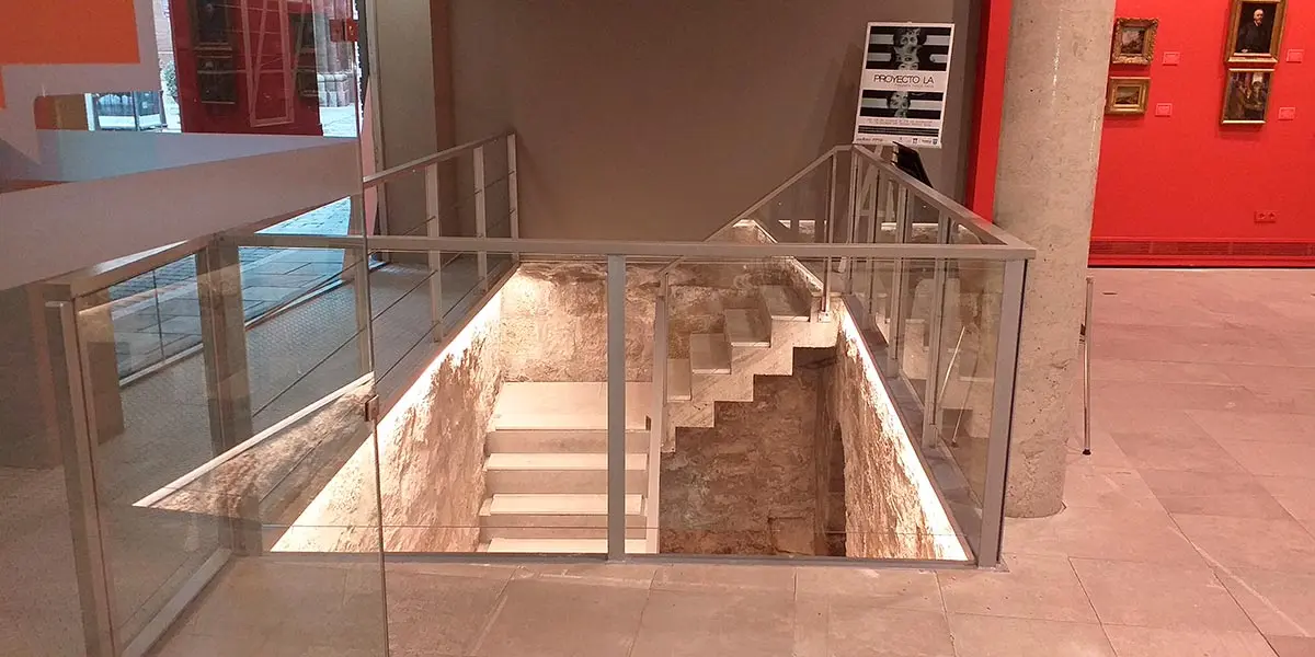 Museo Mu&ntilde;oz Sola de Arte Moderno LED escaleras