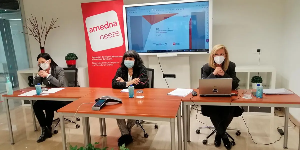 Sesi&oacute;n de trabajo de empresarias de la Zona de Peralta