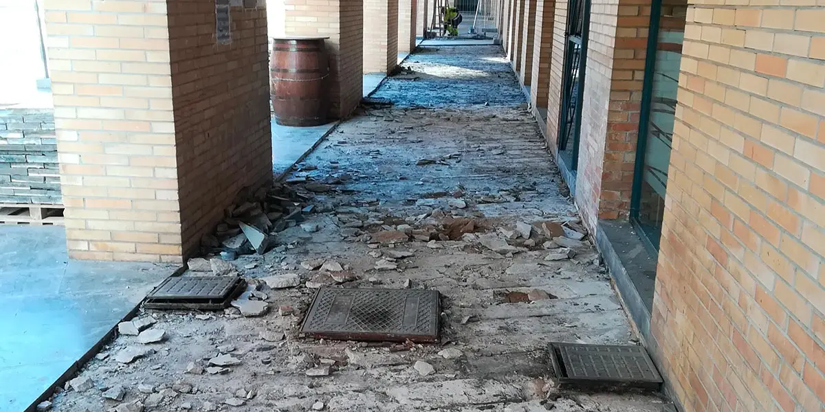 Renovaci&oacute;n parcial de la red de saneamiento de la plaza de la Juder&iacute;a 1