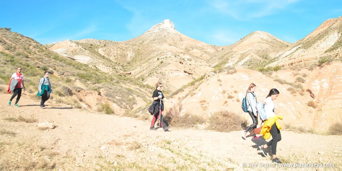 Un grupo de Corella en una escapada al Cabezo del Fraile, en la muga entre Navarra y Arag&oacute;n, en la zona de Bu&ntilde;uel