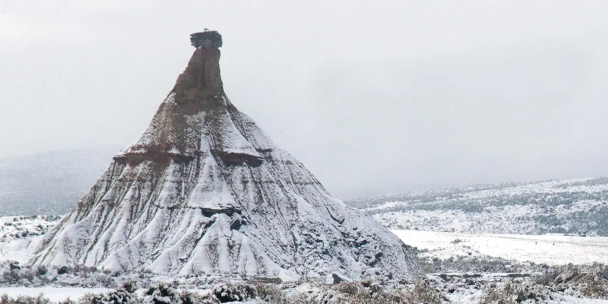 Castil de Tierra en Bardenas Reales de Navarra nevado