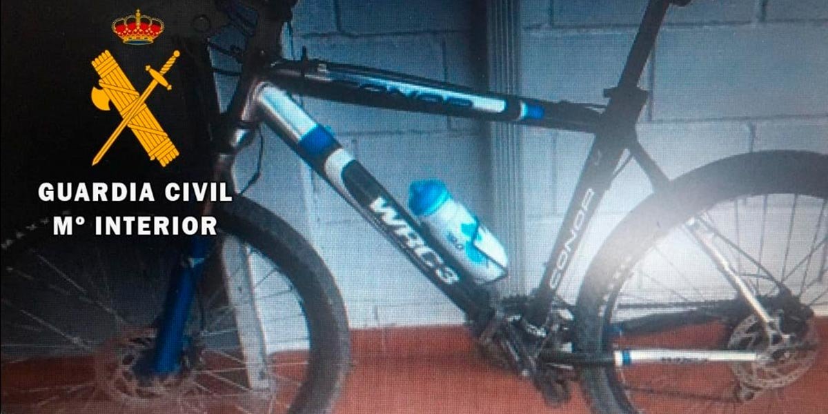 En la denuncia figuran como hurtados, un casco de ciclista marca Boost y una bicicleta marca Conor con un complemento triangular