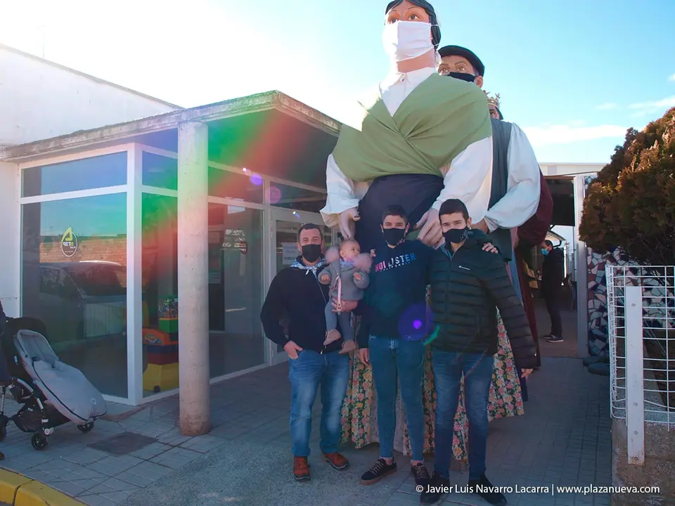 Fiestas de San Ant&oacute;n 2021 en Bu&ntilde;uel - Gigantes 1