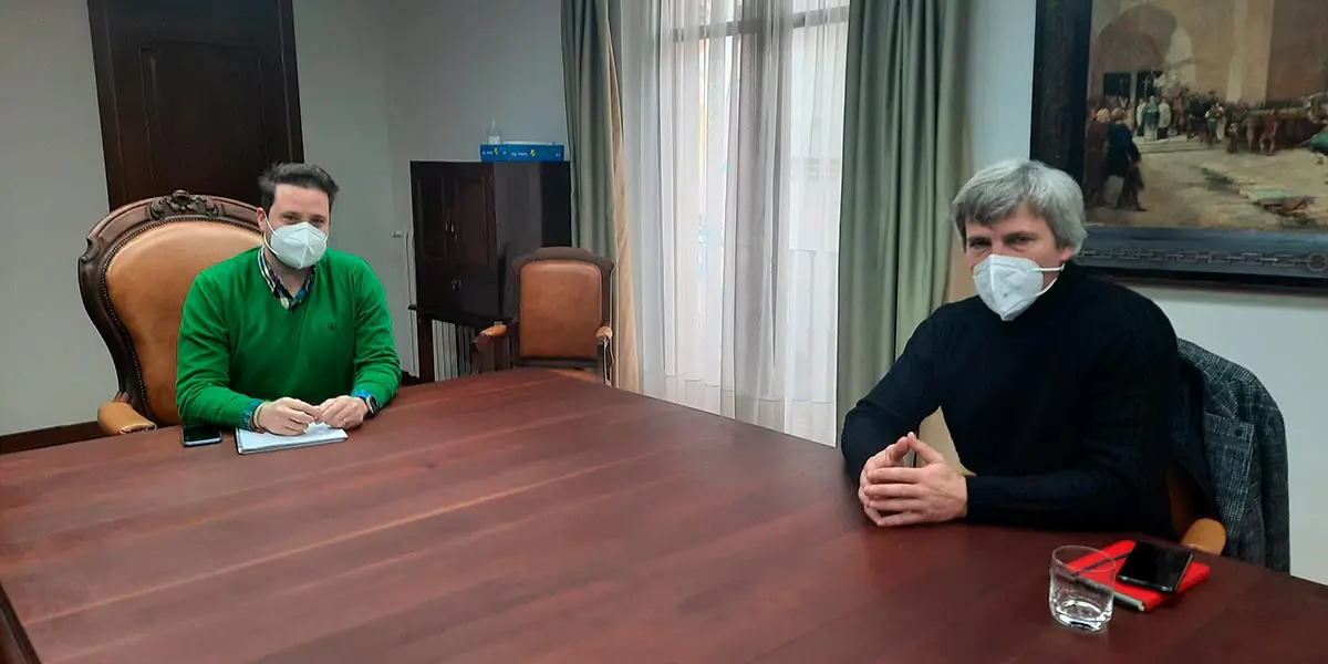 El alcalde de Tudela, Alejandro Toquero, en la reuni&oacute;n con el nuevo gerente de la Unidad de Innovaci&oacute;n Social de Navarra, Juanjo Rubio