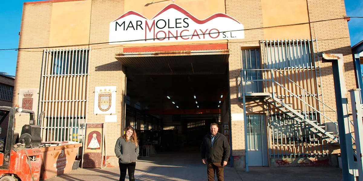 M&aacute;rmoles Moncayo fachada