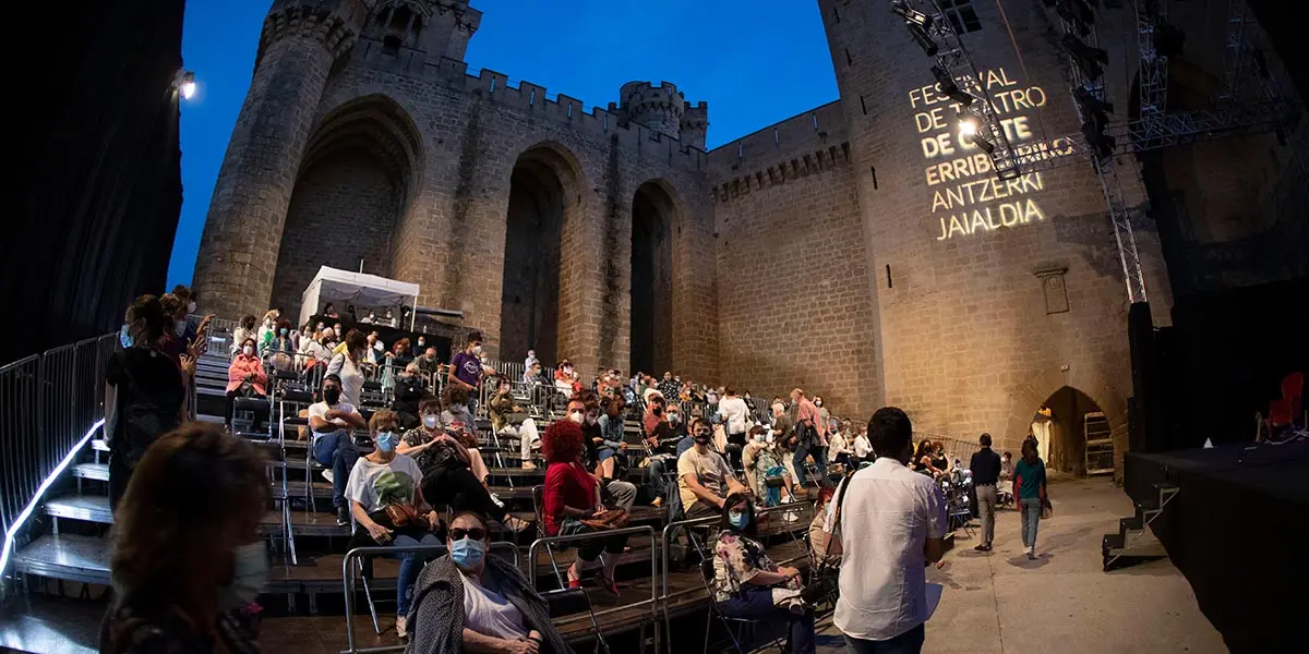 P&uacute;blico en una de las obras del Festival de Olite del a&ntilde;o pasado