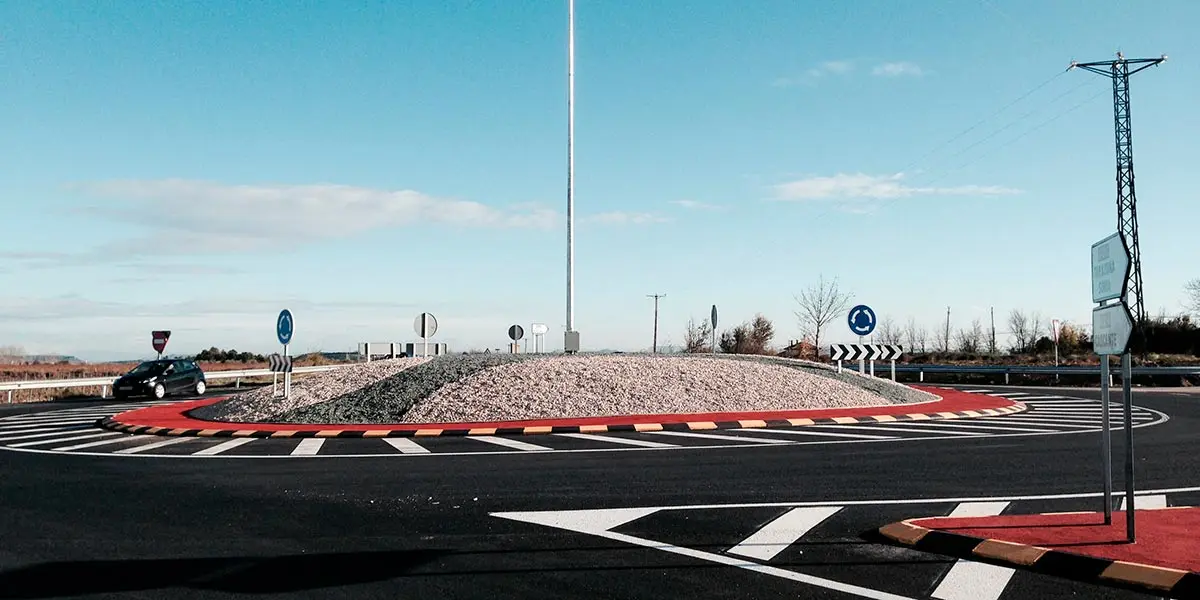 Glorieta de Murchante en el cruce de las carreteras N-121-C y NA-6840, inaugurada en diciembre de 2014