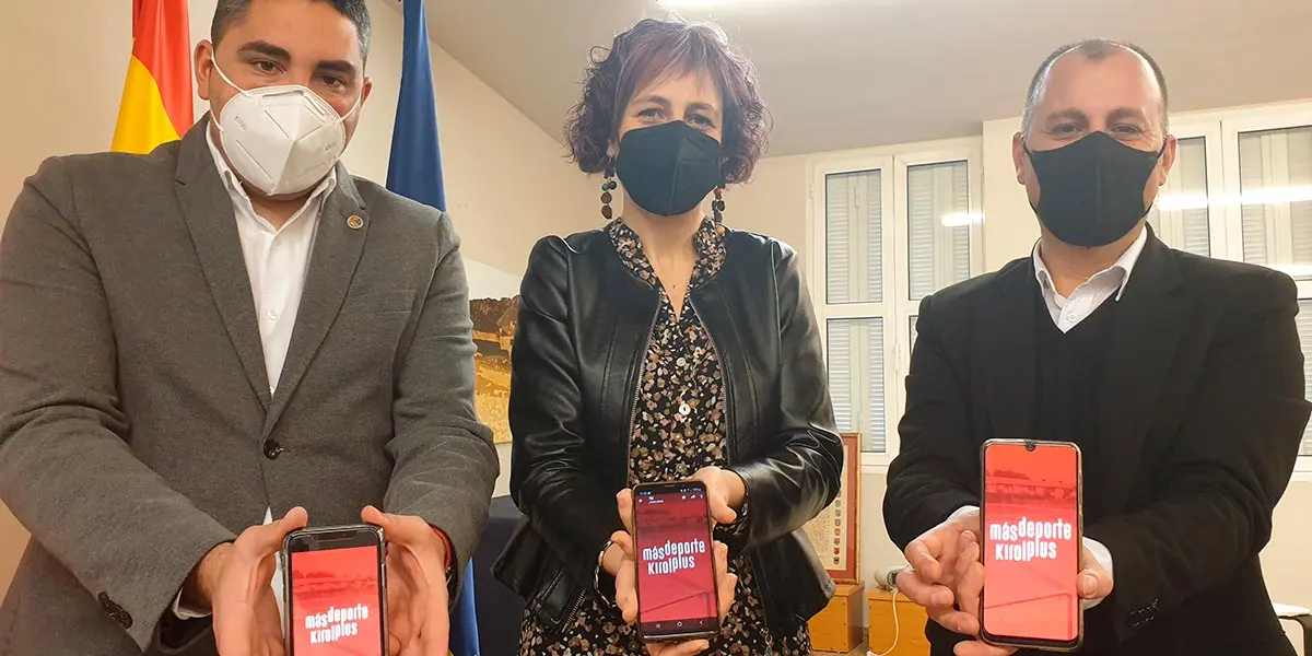 El alcalde de Ribaforada, Tirso Calvo, la consejera de Cultura y Deporte, Rebeca Esnaola, y el alcalde de Fusti&ntilde;ana, Sergio Vitas