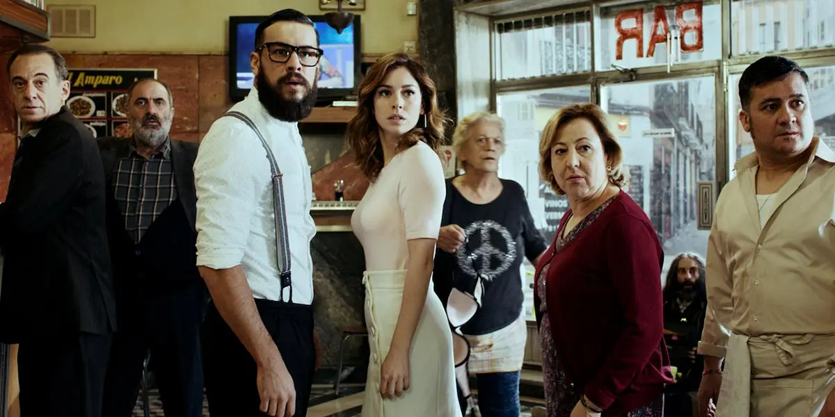 Fotograma de la pel&iacute;cula El Bar de &Aacute;lex de la Iglesia