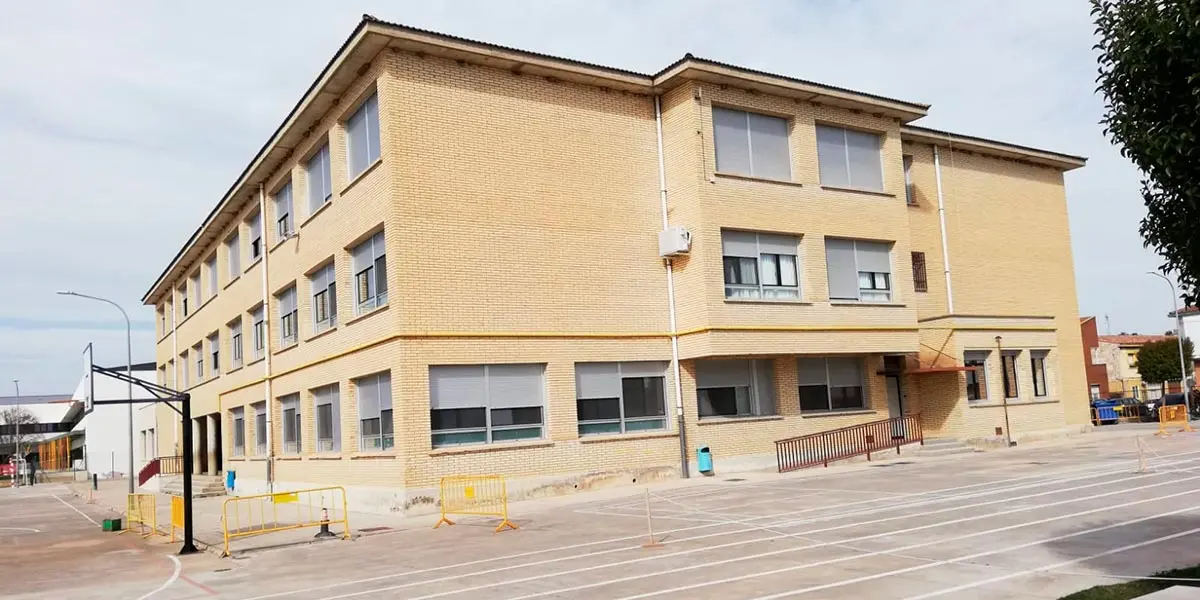 Sustituci&oacute;n de las ventanas del colegio San Bartolom&eacute; de Ribaforada 1