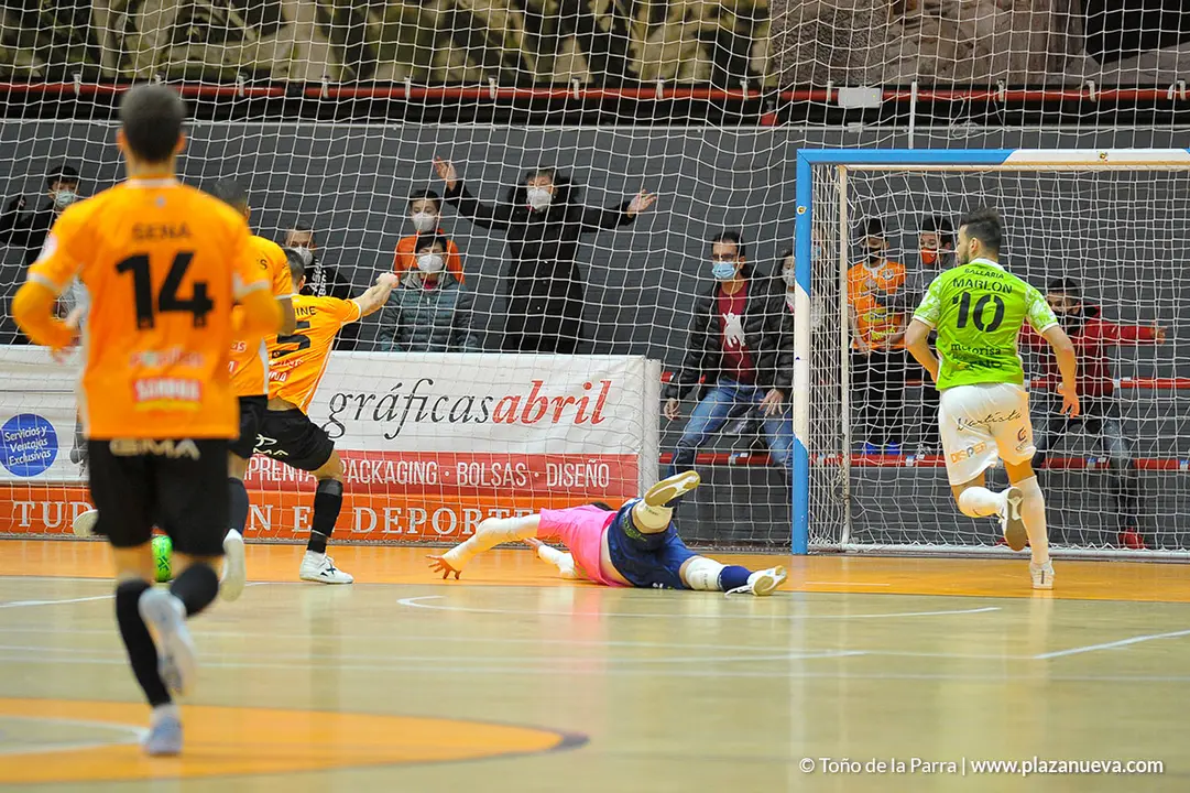 Primer gol del partido a cargo de Lemine