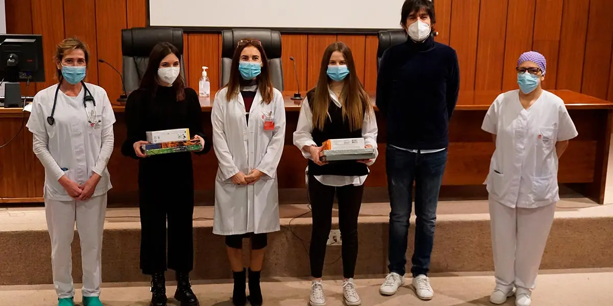 Entrega del Premio Especial del Congreso URANIA a Amara Garc&iacute;a e Idoia Hern&aacute;ndez, alumnas del IES Valle del Ebro
