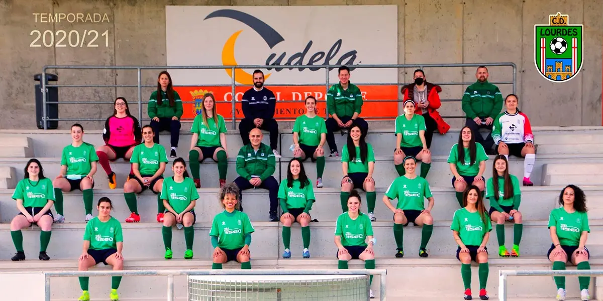 El equipo de Auton&oacute;mica Femenino del CD Lourdes recibi&oacute; la visita de la conejal de deportes Irune Garc&iacute;a