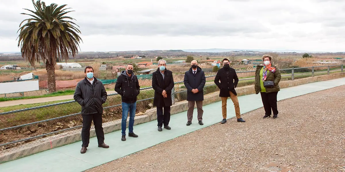 Los concejales Donato Alonso e I&ntilde;aki Ayensa, el alcalde de Cabanillas, Gustavo Rodr&iacute;guez, el consejero Ciriza, el director general de Administraci&oacute;n Local y Despoblaci&oacute;n, Jes&uacute;s M&ordf; Rodr&iacute;guez, y la concejala, Raquel Paz
