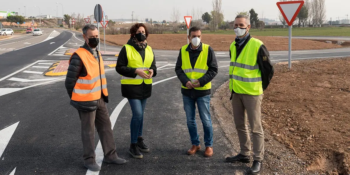 De izda a dcha director de obra, consejera G&oacute;mez, Gil y Rebol&eacute;