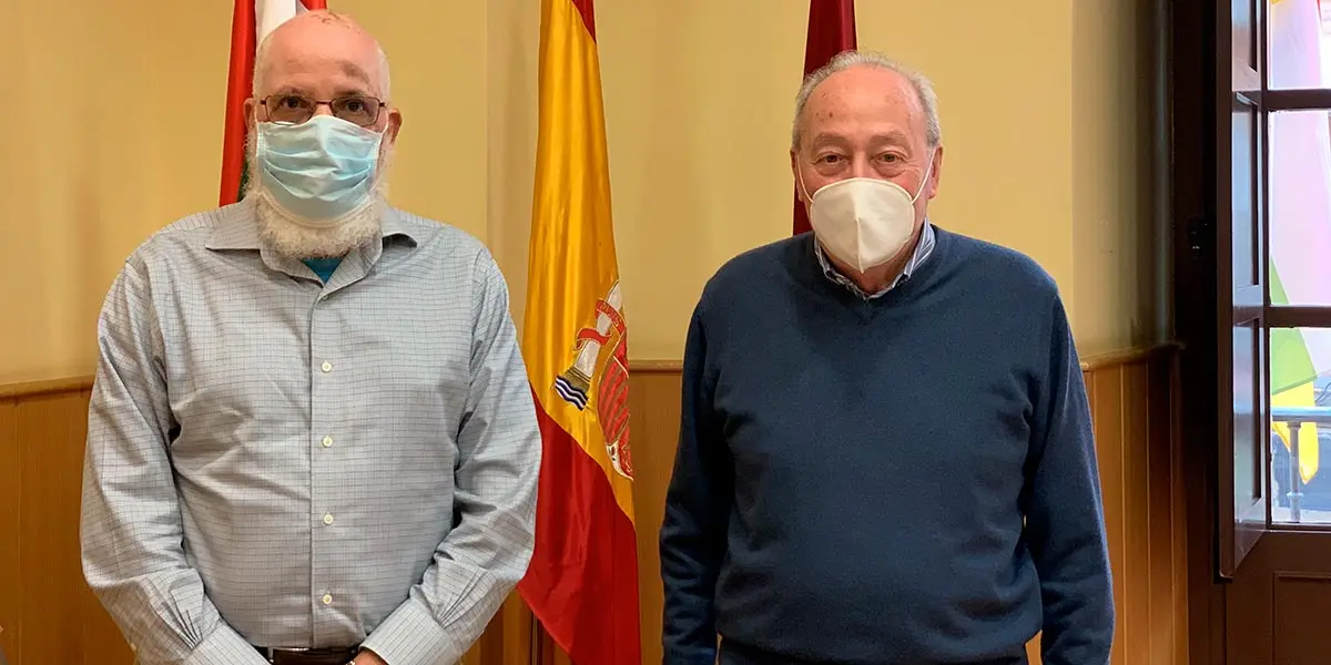 El alcalde alfare&ntilde;o Juli&aacute;n Jim&eacute;nez Velilla con el Delegado Saharaui en La Rioja Abdalahe Hamad Ahmed