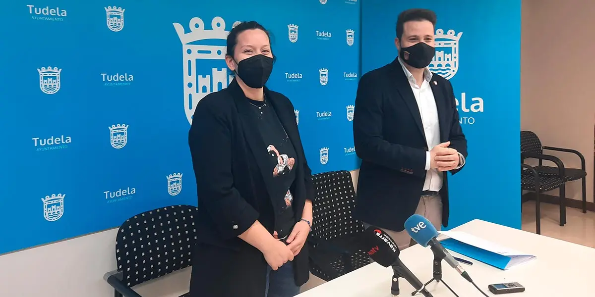 Irune Garc&iacute;a y Alejandro Toquero en la comparecencia ante la prensa 1