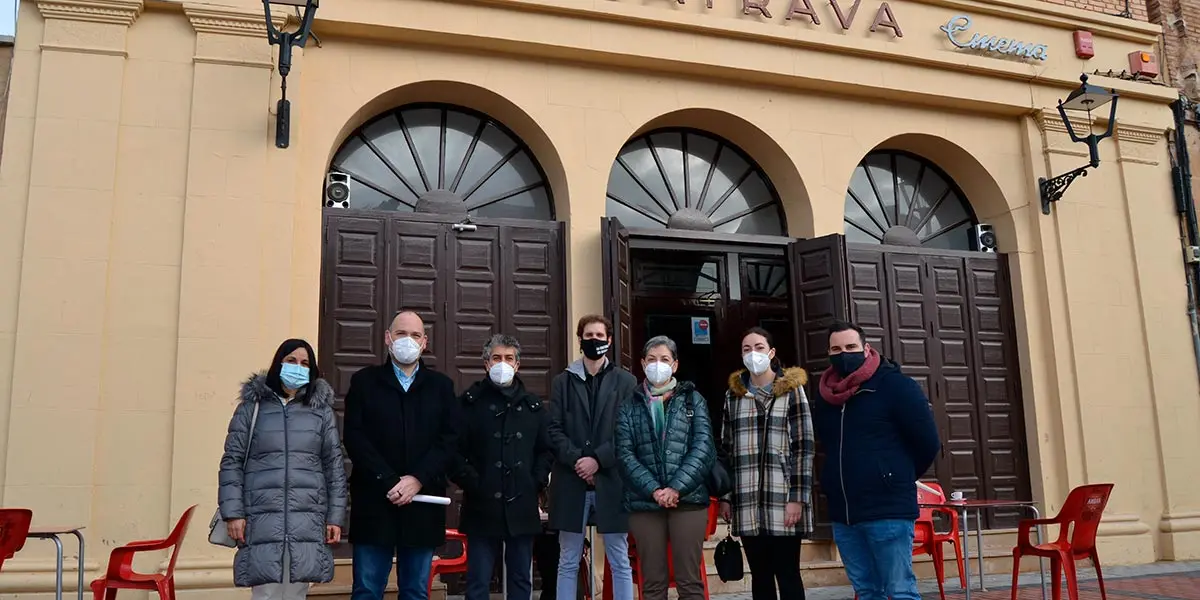 La Comisi&oacute;n de Cultura y Deporte visita el Teatro Cinema Calatrava en Fitero