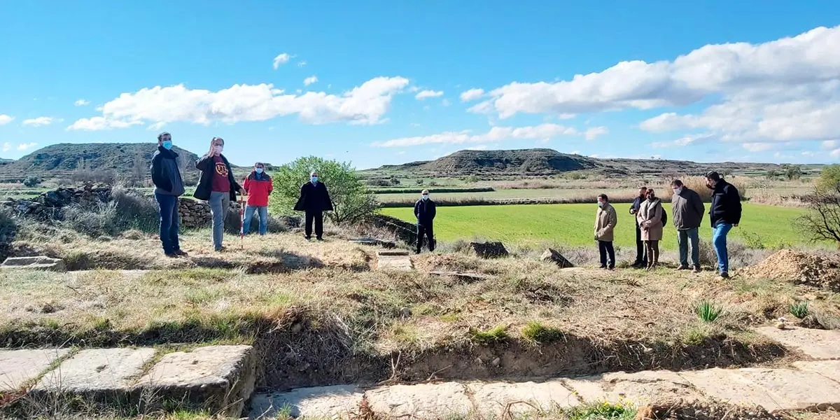 Un momento de la visita a los restos romanos encontrados en Sonavilla, un enclave de Castiliscar lleno de historia
