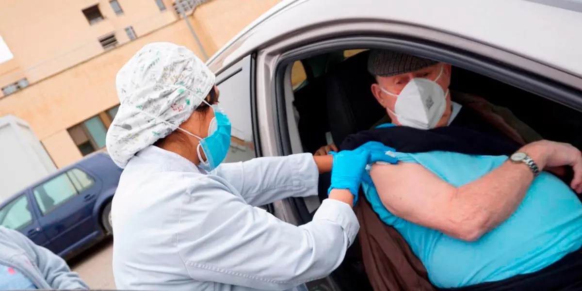 En algunos casos por razones de movilidad la vacunaci&oacute;n se realiza sin necesidad de salir del veh&iacute;culo tanto en Tudela como en el resto de localidades 1