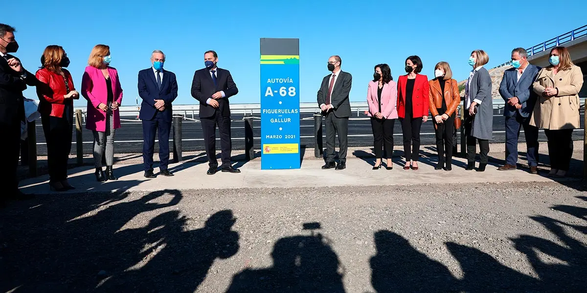 El ministro Jos&eacute; Luis &Aacute;balos y el presidente Javier Lamb&aacute;n participan en el acto de puesta en marcha del tramo Figueruelas Gallur de la autov&iacute;a A 68