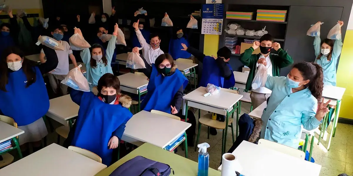 Una clase de primaria del colegio La Anunciata con sus bocatas