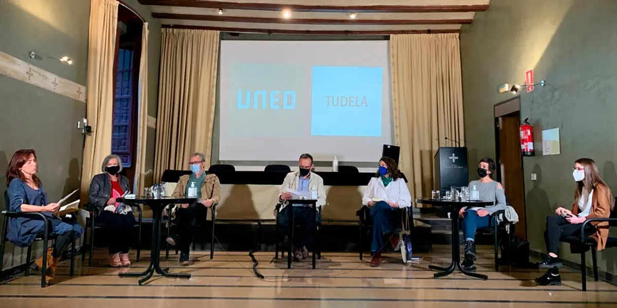 La UNED de Tudela recita poes&iacute;a 1
